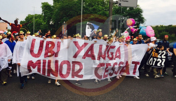 festa-ponte-milvio-corteo-striscione-yanga