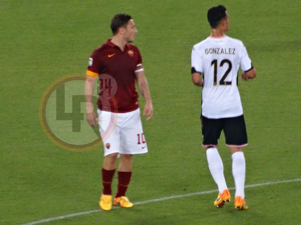 totti-gonzalez-sfocata-roma-palermo