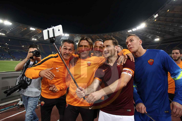 roma-palermo-totti-selfie-31052015-mancini