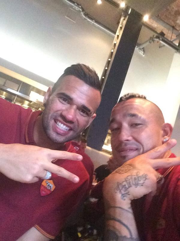 castan-nainggolan-borghese-saluto