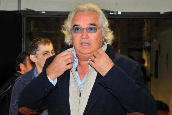 briatore-si-sistema-collo