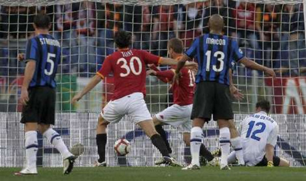 20100327_4330_roma_inter_de_rossi_gol-jpg-pagespeed-ce-kjfkfmpvdm