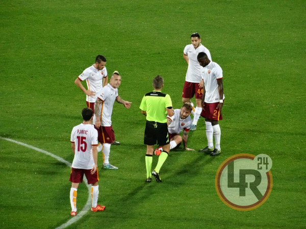 de-rossi-a-terra-infortunio-fiorentina-roma-25-10-15