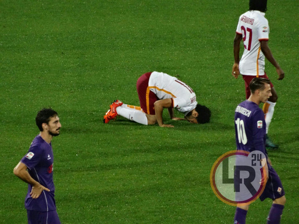 salah-esulta-inginocchiato-fiorentina-roma-25-10-15