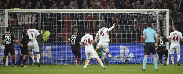 de-rossi-gol-grandangolo-bayer-roma