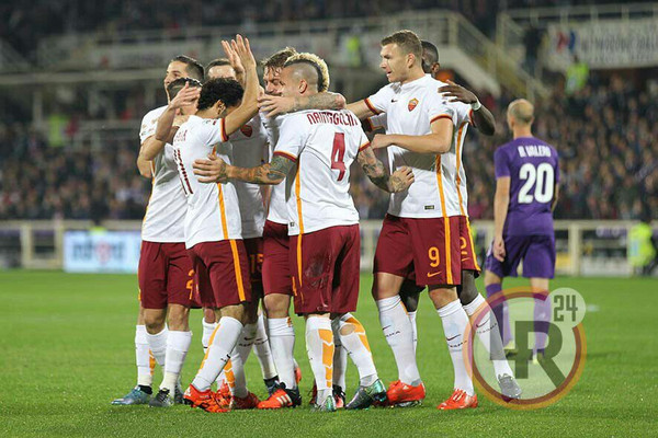 gruppo-festeggia-fiorentina-roma-lr24