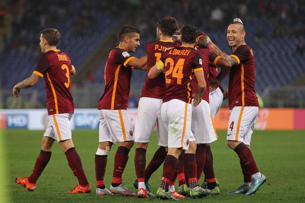 roma-udinese-esultanza-squadra-3