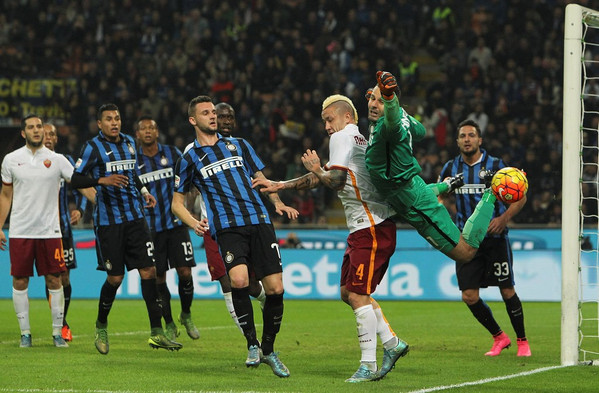 fc-internazionale-milano-v-as-roma-serie-a-2