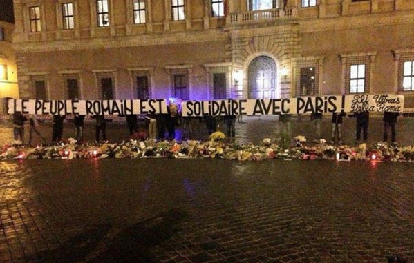 striscione-sud-solidariet-parigi