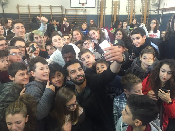 salah-selfie-bambini-a-scuola-di-tifo