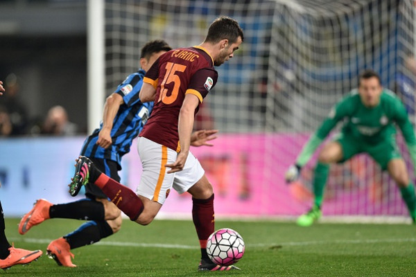 as-roma-v-fc-internazionale-milano-serie-a-8