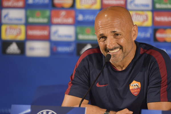 as-roma-training-session-and-press-conference-12