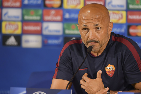 as-roma-training-session-and-press-conference-10