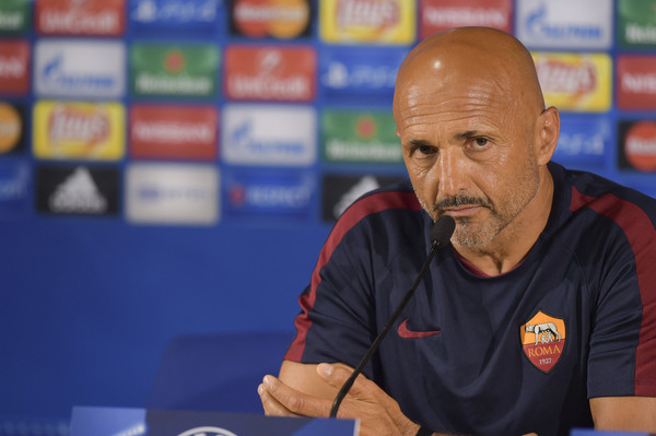 as-roma-training-session-and-press-conference-9