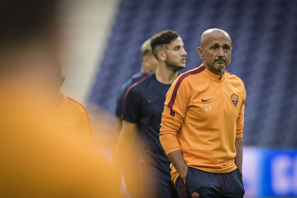 as-roma-training-session-and-press-conference-23