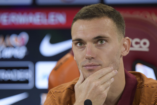 as-roma-unveils-new-signing-thomas-vermaelen-4