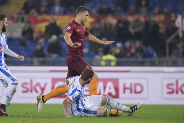 as-roma-v-pescara-calcio-serie-a-24