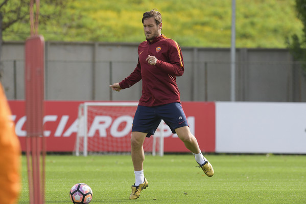 as-roma-training-session-326