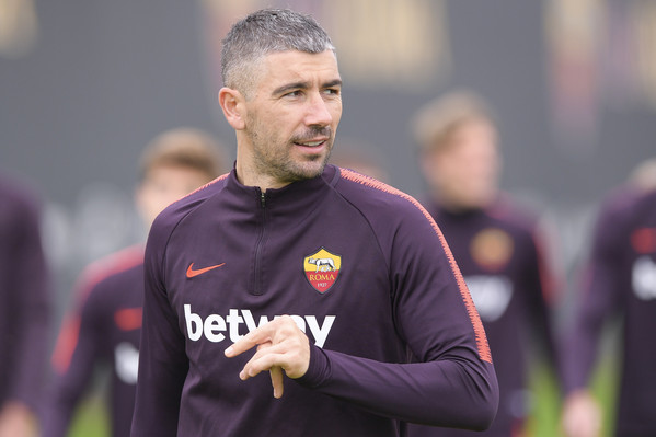 as-roma-lallenamento-prima-della-partenza-per-udine-7