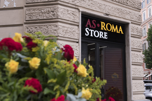 as-roma-inaugurazione-roma-store-in-via-ottaviano-a-roma-2