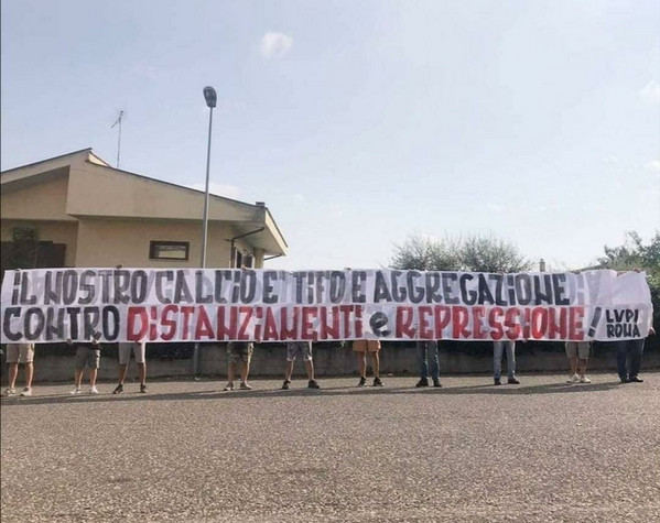 striscione-lupi