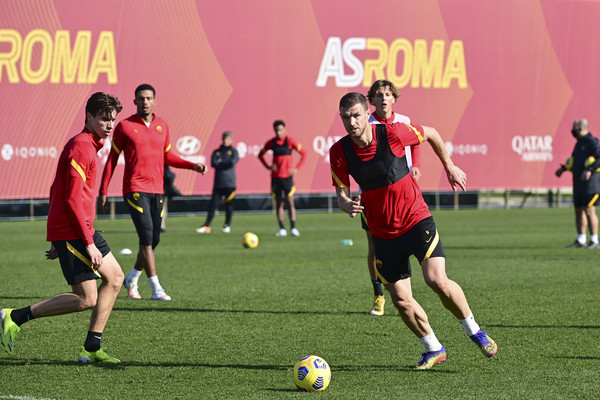 las-roma-in-allenamento-a-trigorialas-roma-in-allenamento-a-trigoria-56