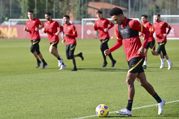 las-roma-in-allenamento-a-trigorialas-roma-in-allenamento-a-trigoria-53