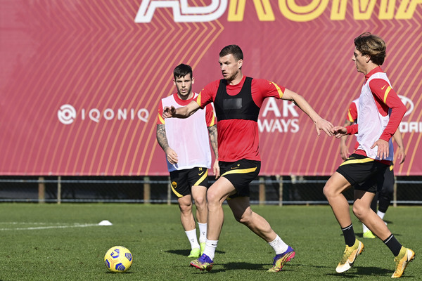 las-roma-in-allenamento-a-trigorialas-roma-in-allenamento-a-trigoria-52