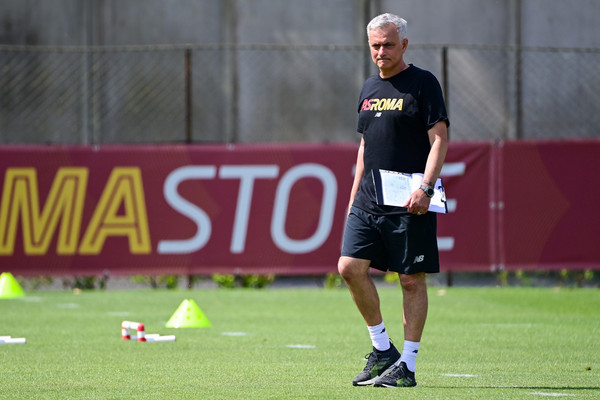 as-roma-training-session-348