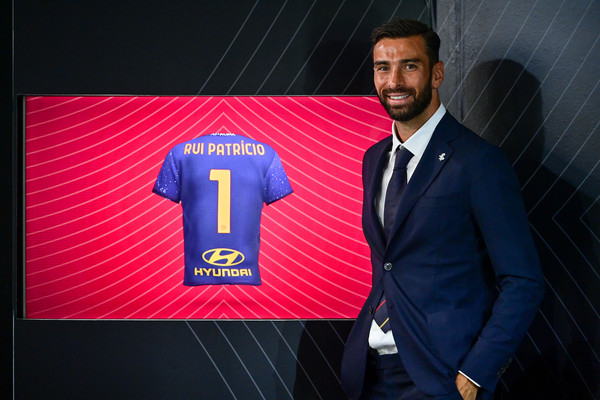 as-roma-unveils-new-signing-rui-patricio-4