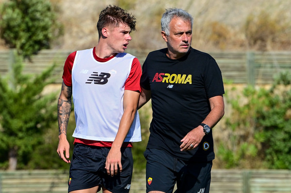 as-roma-training-session-424