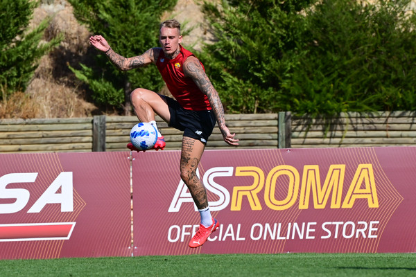 as-roma-training-session-437