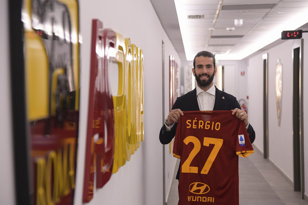 as-roma-unveil-new-signing-sergio-oliveira
