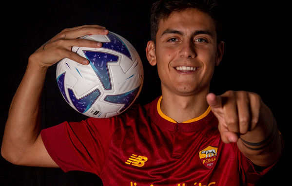 as-roma-unveil-new-signing-paulo-dybala-2