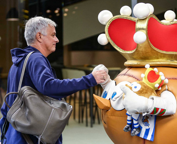 mourinho-mascotte-txurdin-real-sociedad