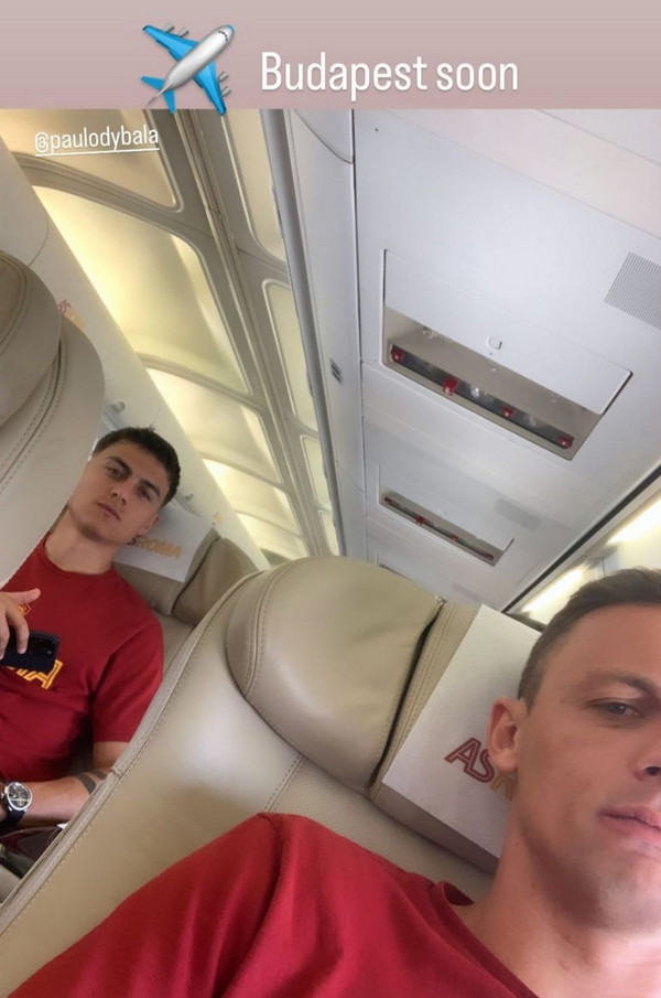 selfie-dybala-matic-aereo-siviglia-roma