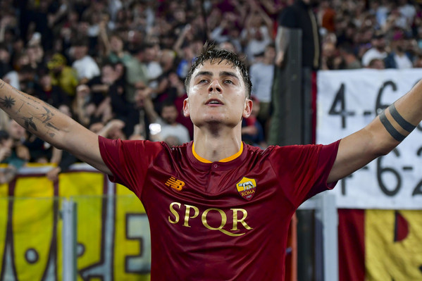 dybala-curva-sud-roma-spezia