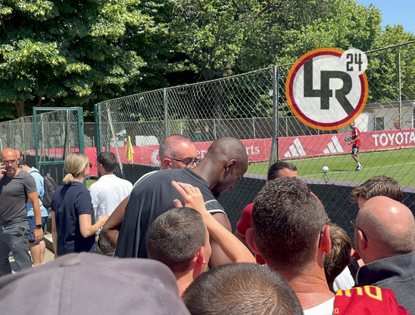 ndicka-tifosi-roma-boreale-trigoria