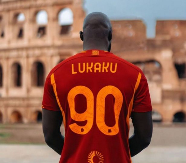 lukaku-spalle-colosseo-90-619x1024