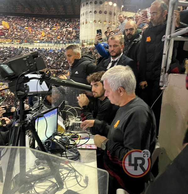 mourinho-san-siro-tribuna