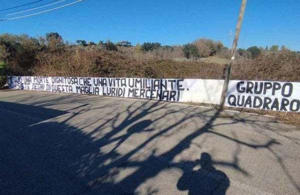 striscione-trigoria-tifosi-gruppo-quadraro