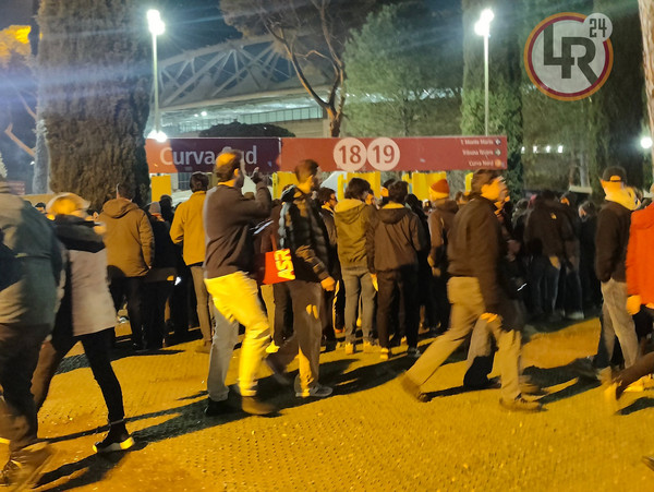 curva-sud-roma-feyenoord-file