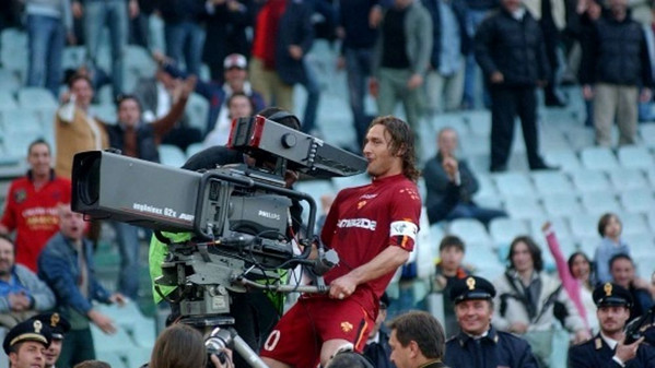 totti-derby-telecamera-bordocampo