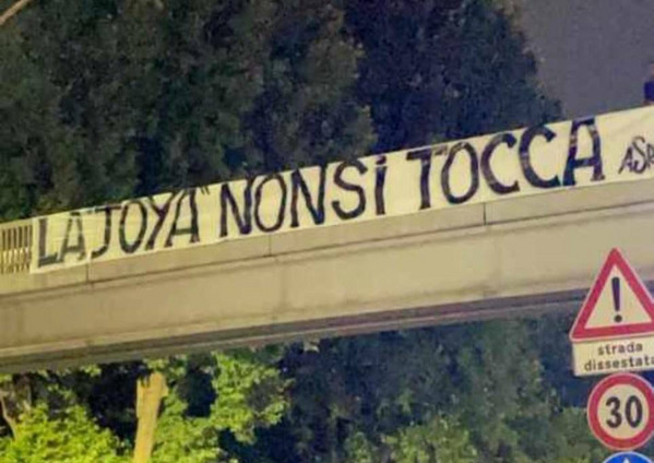 striscione-tifosi-roma-dybala