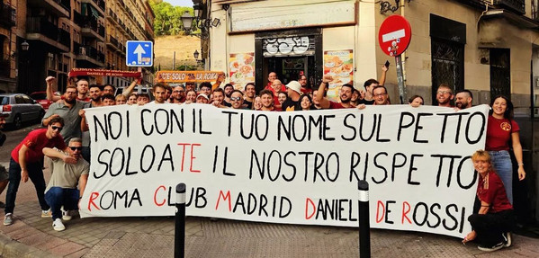 striscione-roma-club-madrid-de-rossi