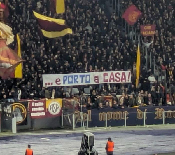 striscione-curva-sud-porto