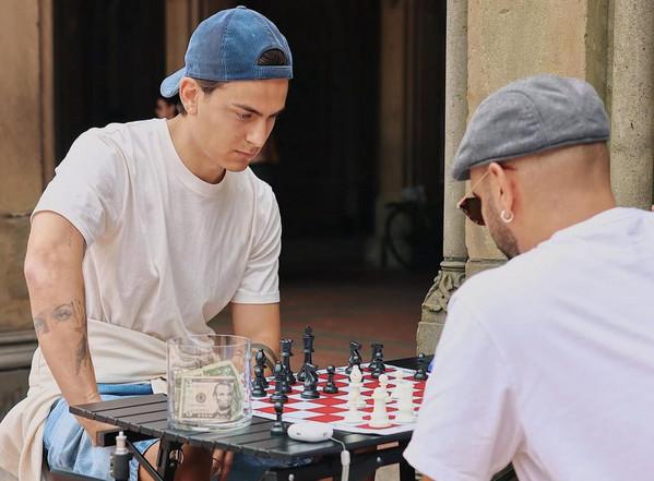 dybala-scacchi-new-york
