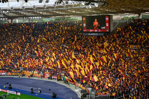 roma-fiorentina-curva-sud-bandiere-6