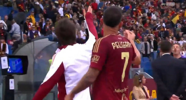 roma-fiorentina-dybala-pellegrini-proteste