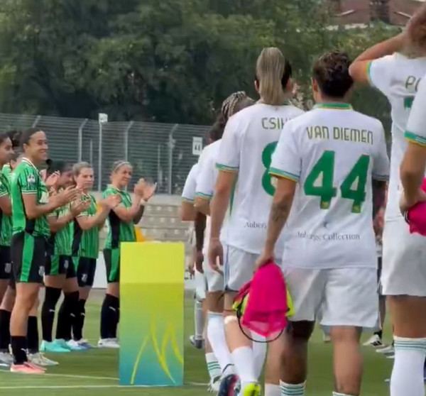serie-a-femminile-sassuolo-roma-pasillo-de-honor